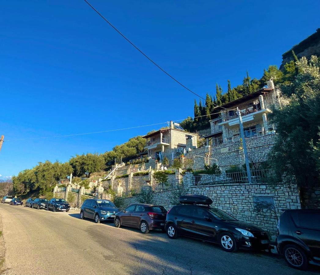 Stone Maisonettes Aigio Bagian luar foto