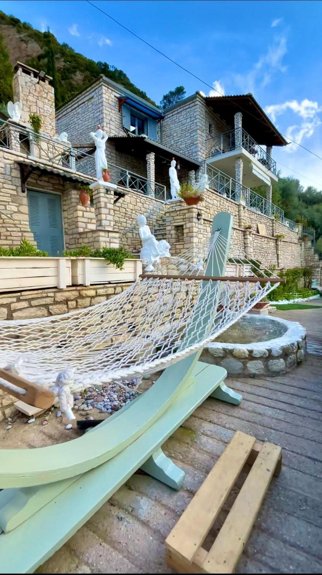 Stone Maisonettes Aigio Bagian luar foto